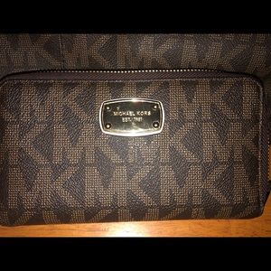 Michael Kors tote/handbag with matching wallet